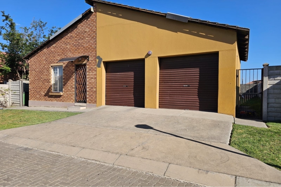 3 Bedroom Property for Sale in Waterval East North West